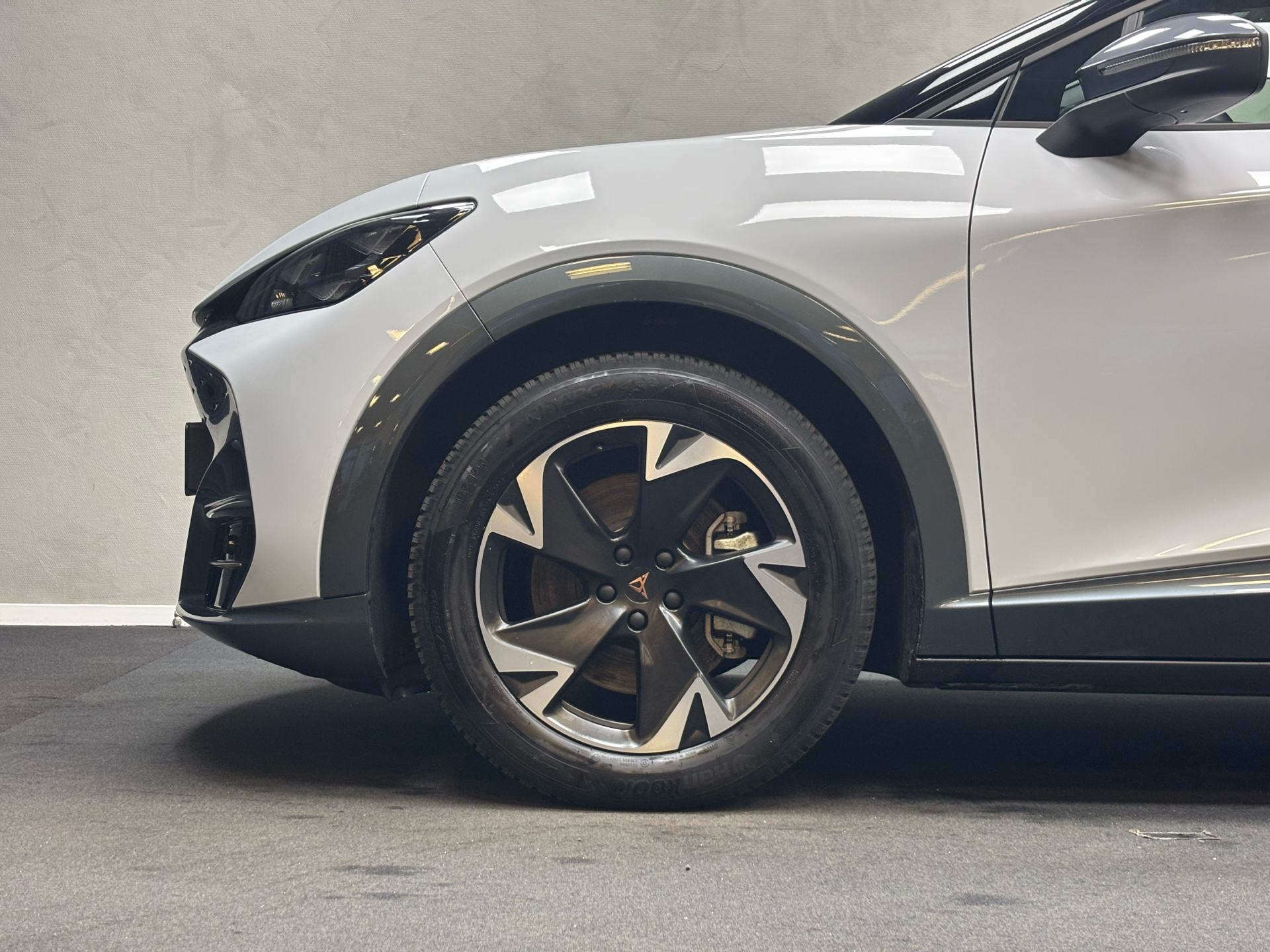 Hvid Cupra Tavascan fra 2025