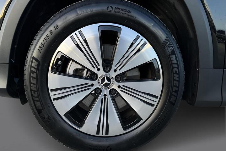 Sort Mercedes EQB300 fra 2024