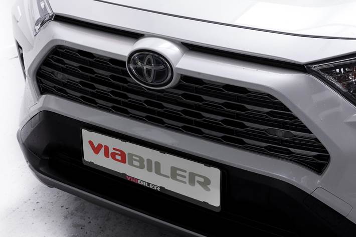 Hvid Toyota RAV4 fra 2019