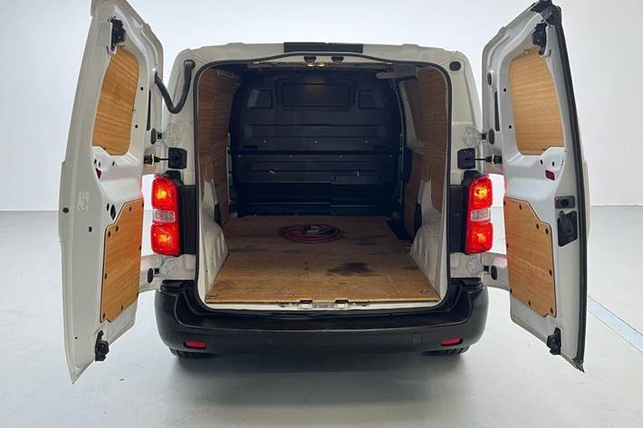 Hvid Peugeot e-Expert fra 2021