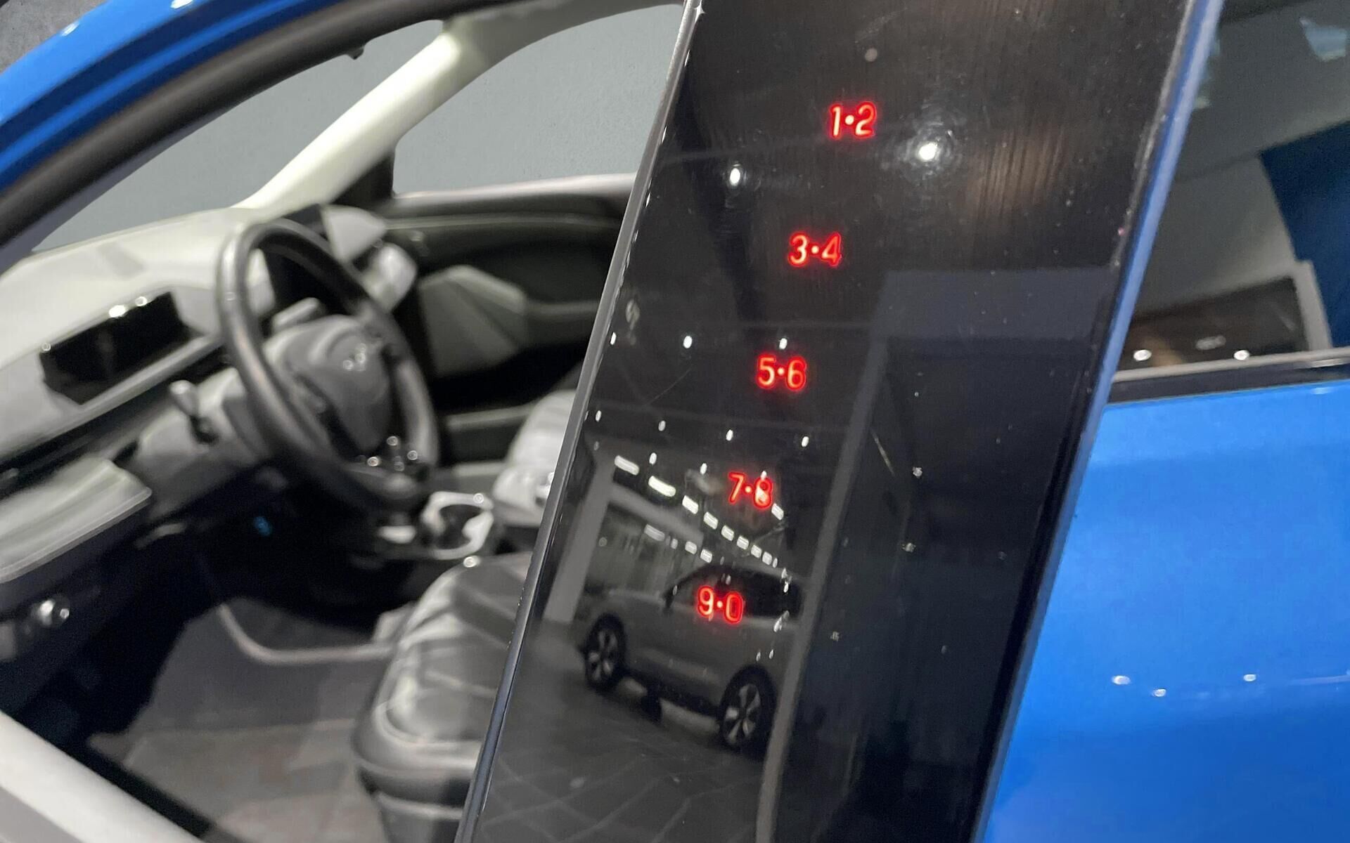 Blå Ford Mustang Mach-E fra 2022