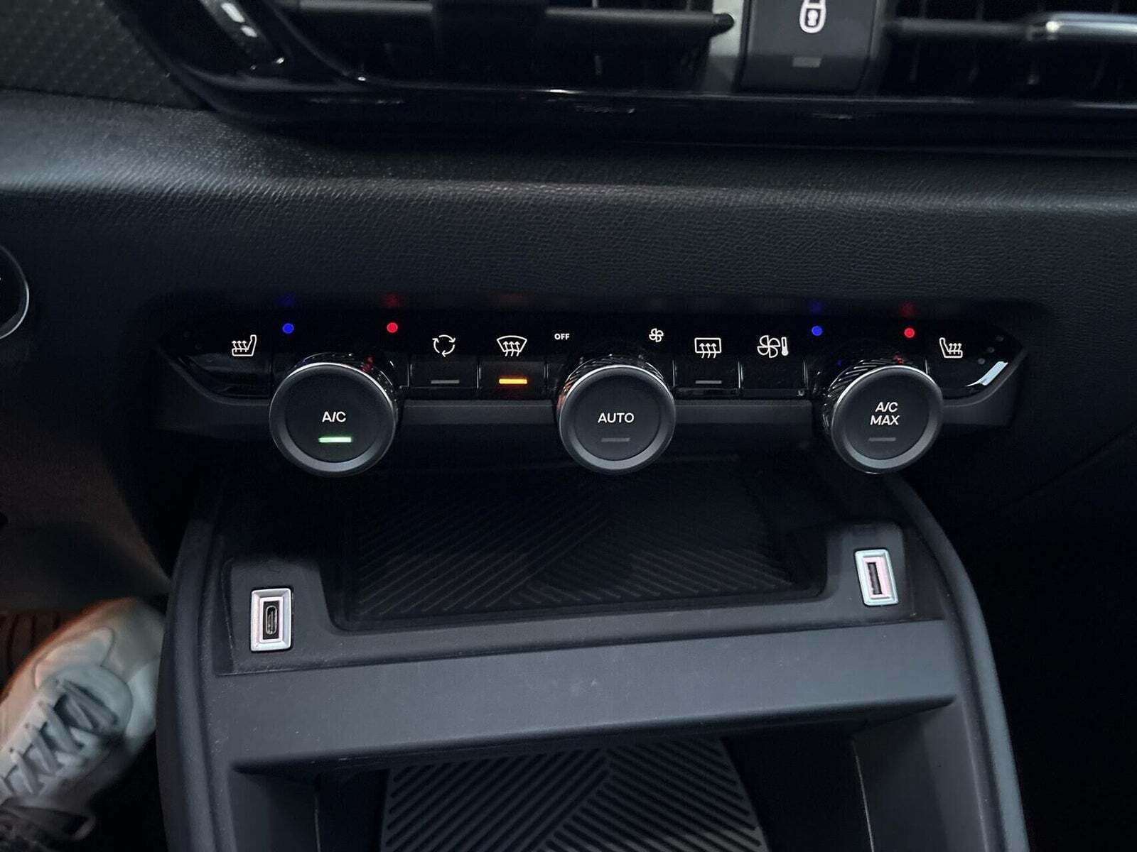 Grå Citroën ë-C4 fra 2022