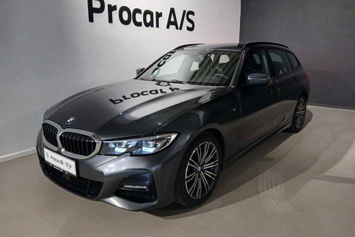 Grå BMW 330i fra 2020 set udefra