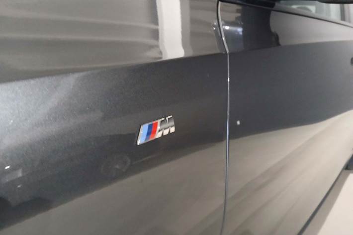 Grå BMW 330i fra 2020 set udefra