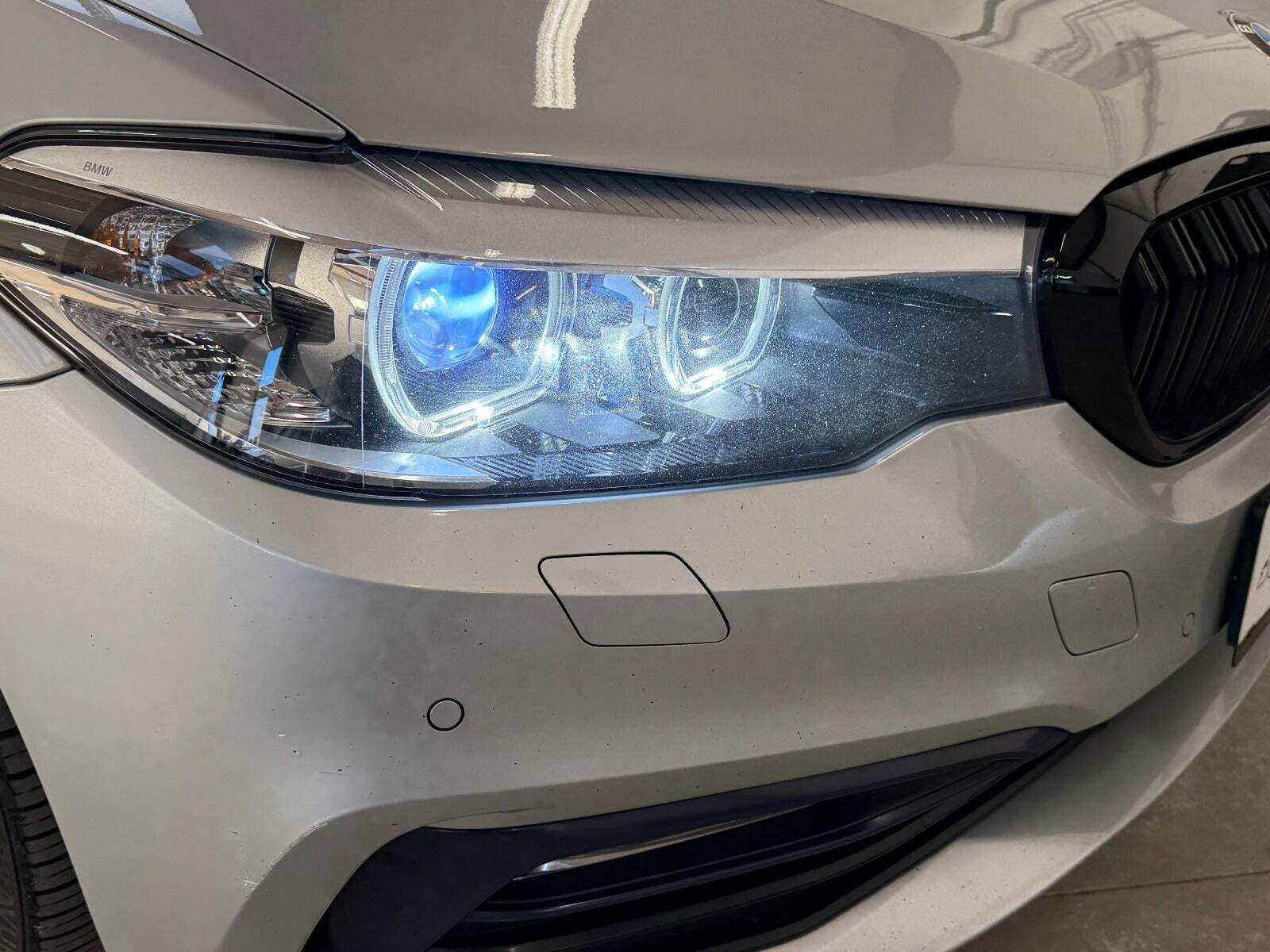 Sølv BMW 520d fra 2017