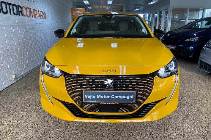 Gul Peugeot e-208 fra 2023