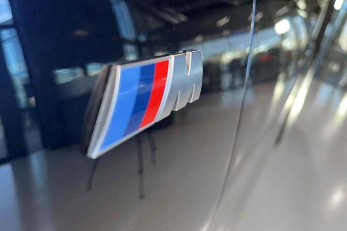 Sort BMW i5 fra 2024