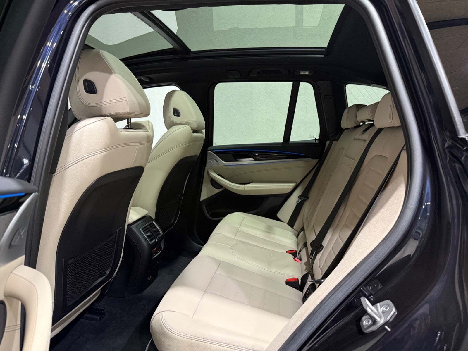 Sort BMW iX3 fra 2022