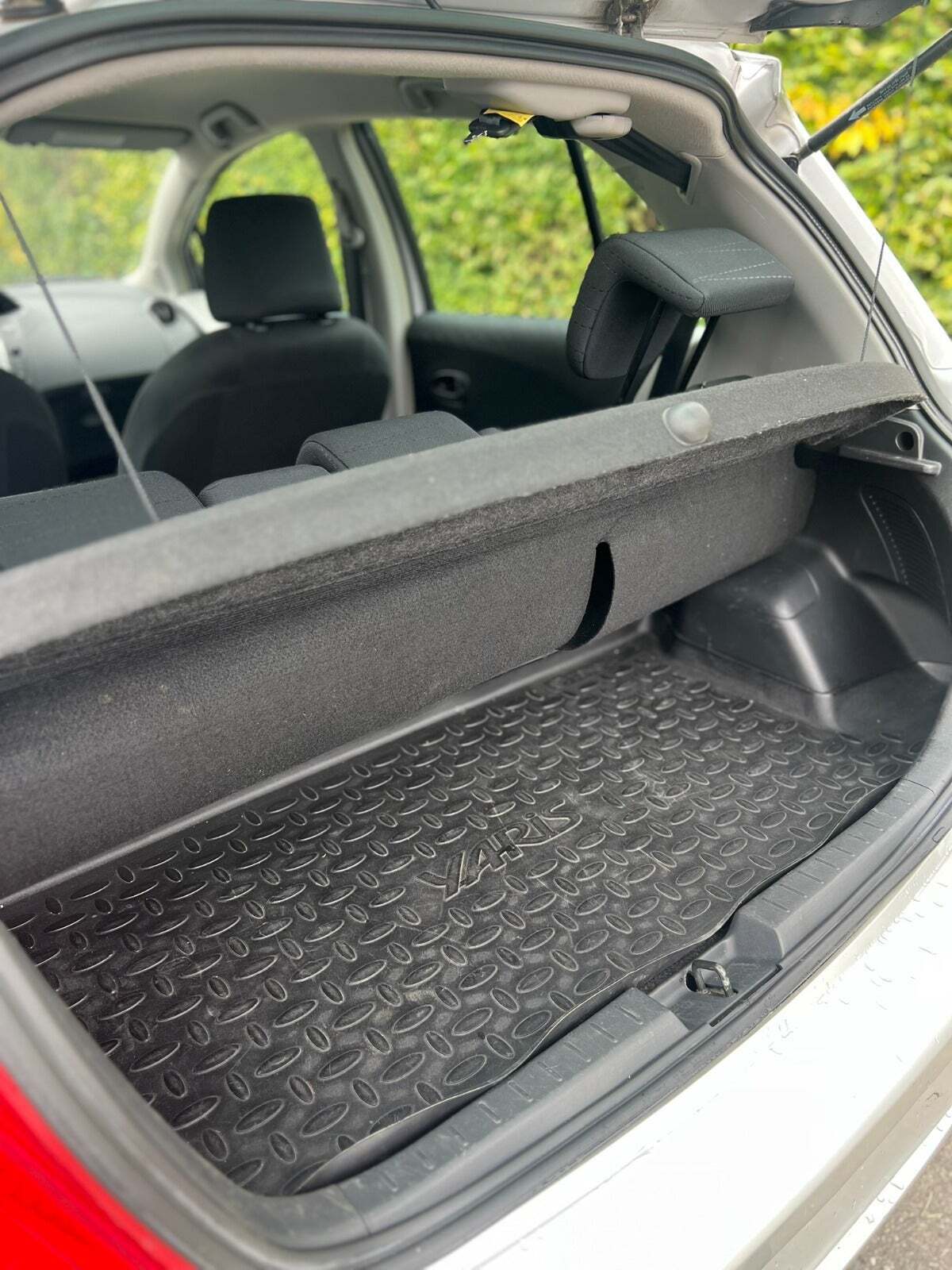 Sølv Toyota Yaris fra 2006