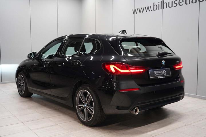 Sort BMW 118i fra 2022