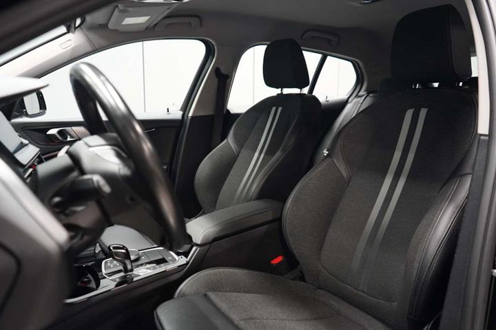 Sort BMW 118i fra 2022