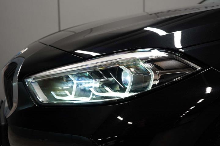 Sort BMW 118i fra 2022