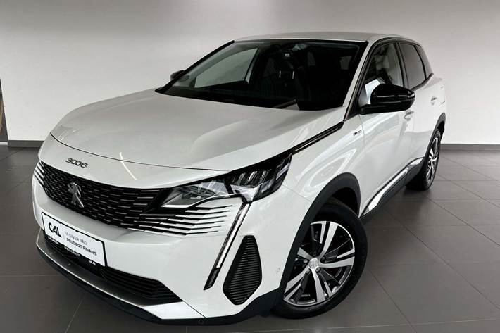Hvid Peugeot 3008 fra 2022 set udefra