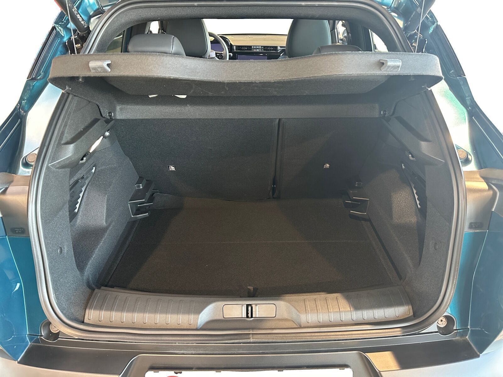 Blå Alfa Romeo Junior fra 2024