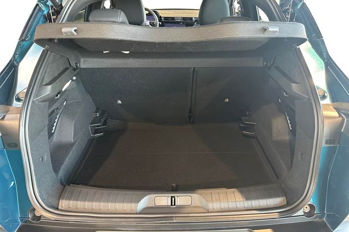 Blå Alfa Romeo Junior fra 2024