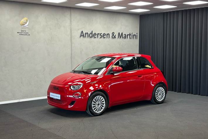 Rød Fiat 500e fra 2023