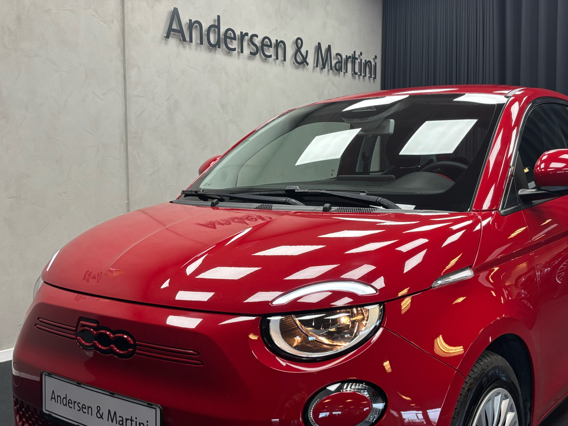 Rød Fiat 500e fra 2023