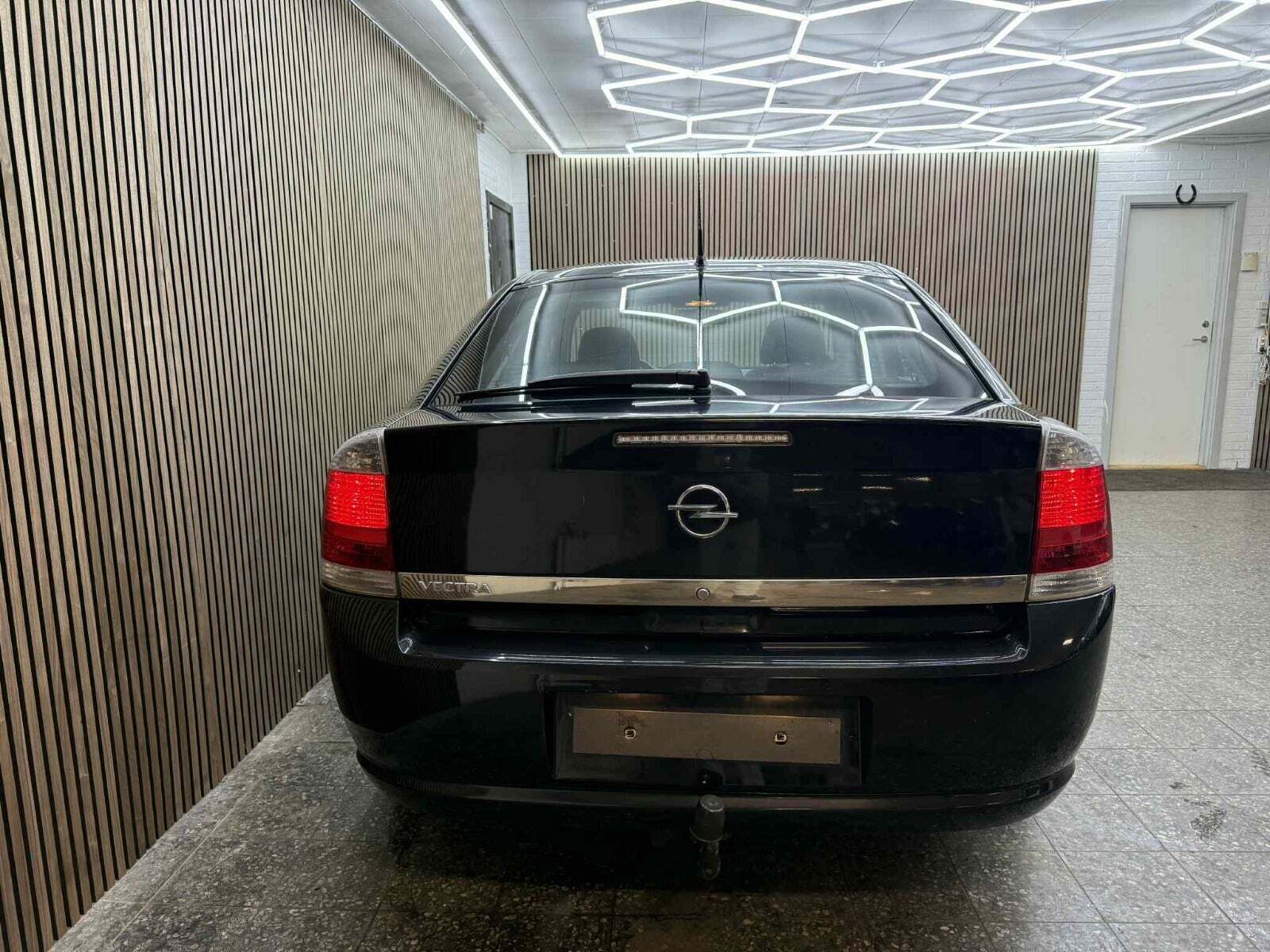 Sort Opel Vectra fra 2007