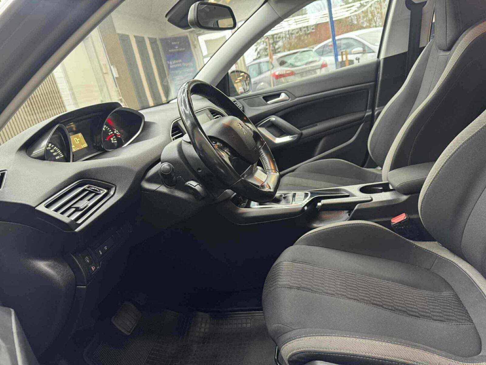 Peugeot 308 1,6 BlueHDi 120 Allure Sky SW EAT6