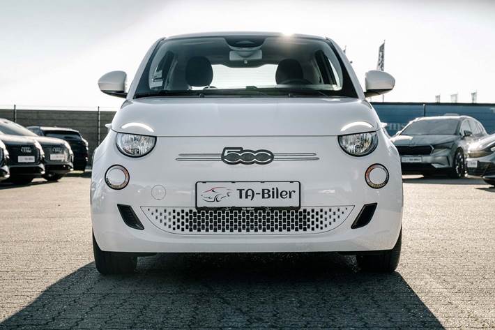 Hvid Fiat 500e fra 2022