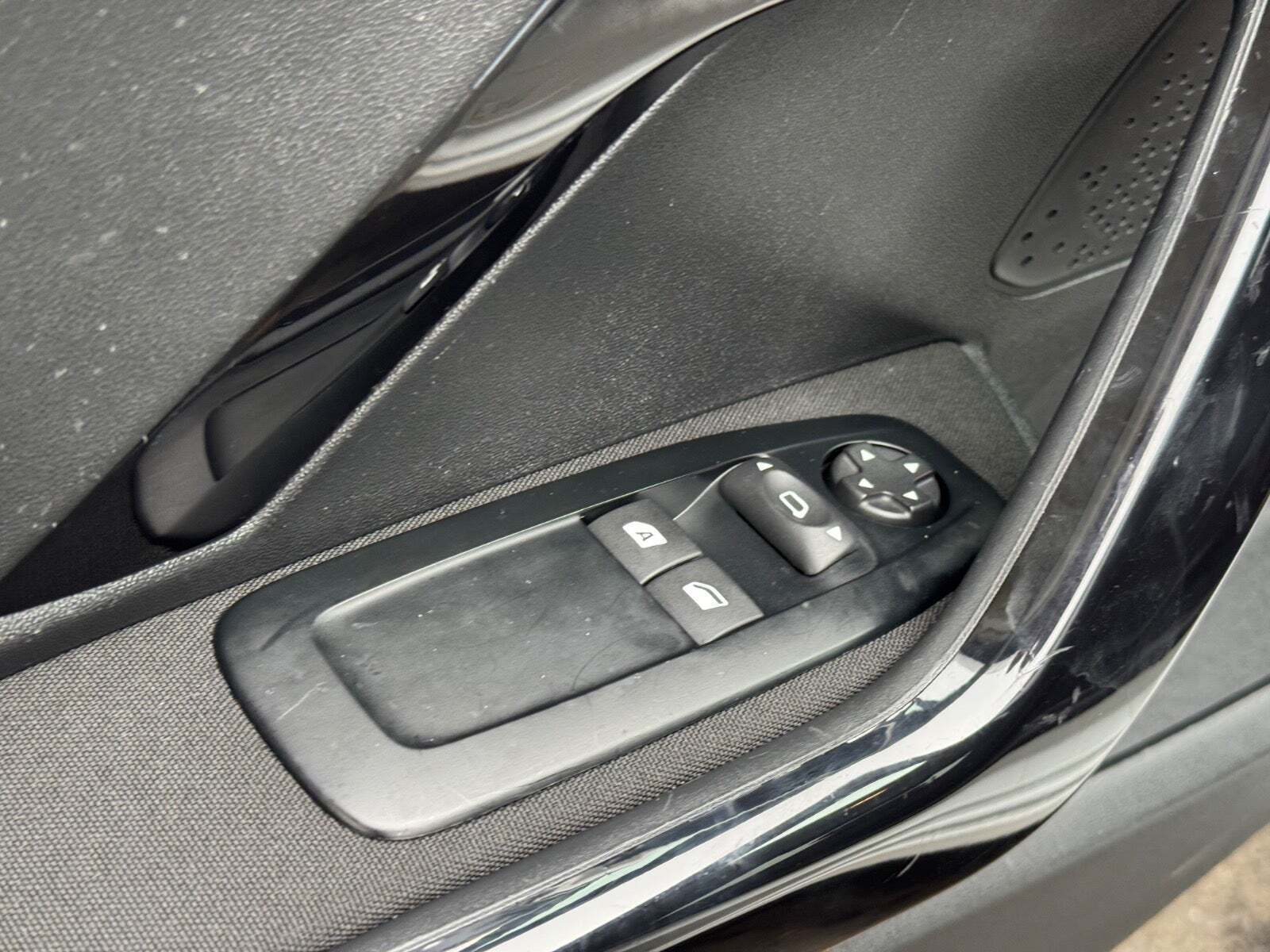 Hvid Peugeot 208 fra 2019