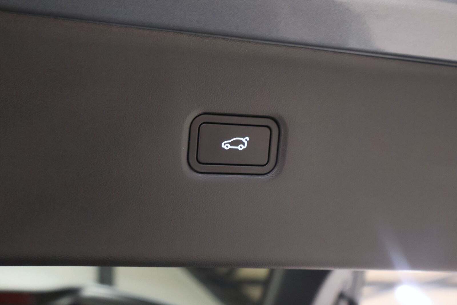 Grå Xpeng G6 fra 2024