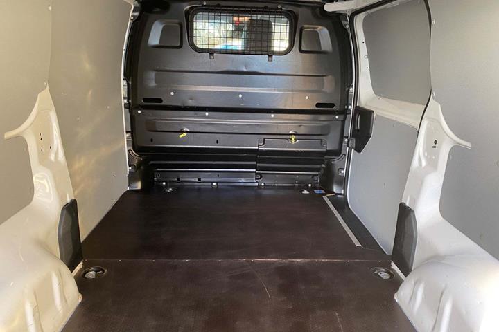 Hvid Peugeot Expert fra 2021