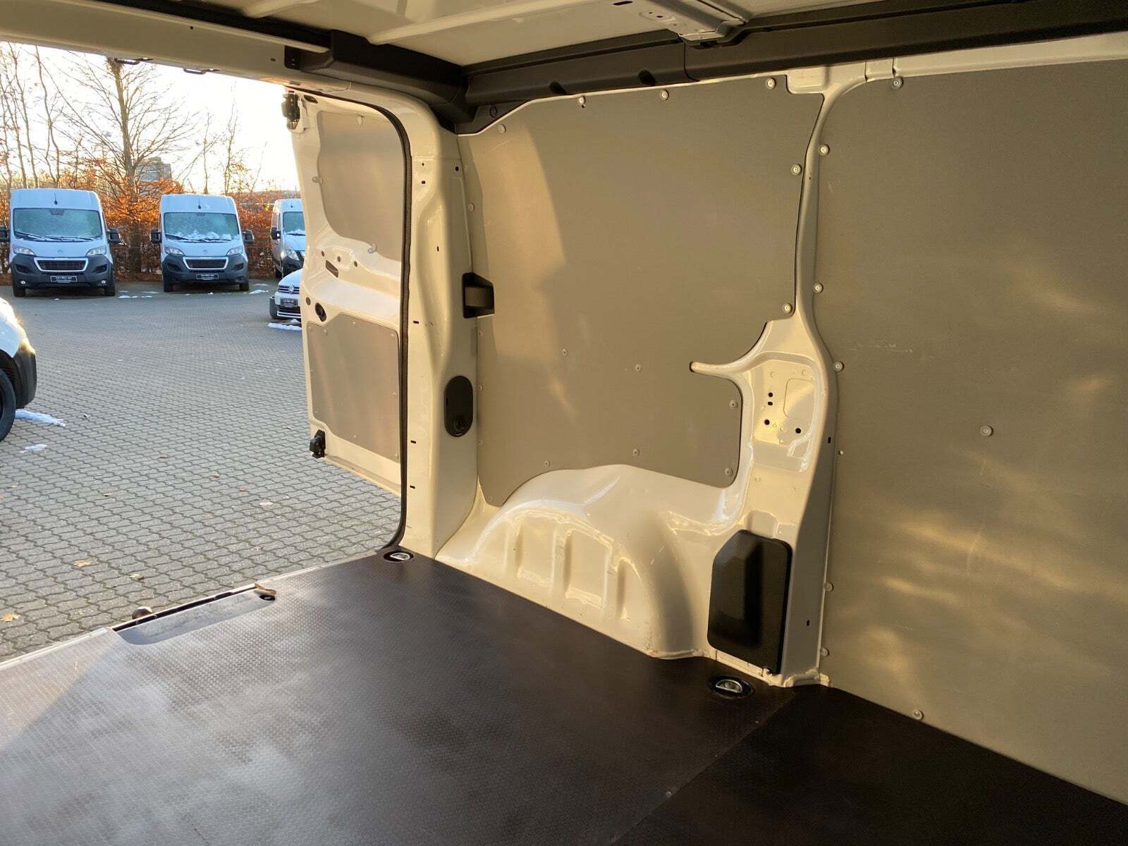 Hvid Peugeot Expert fra 2021