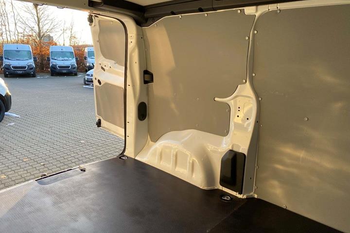Hvid Peugeot Expert fra 2021