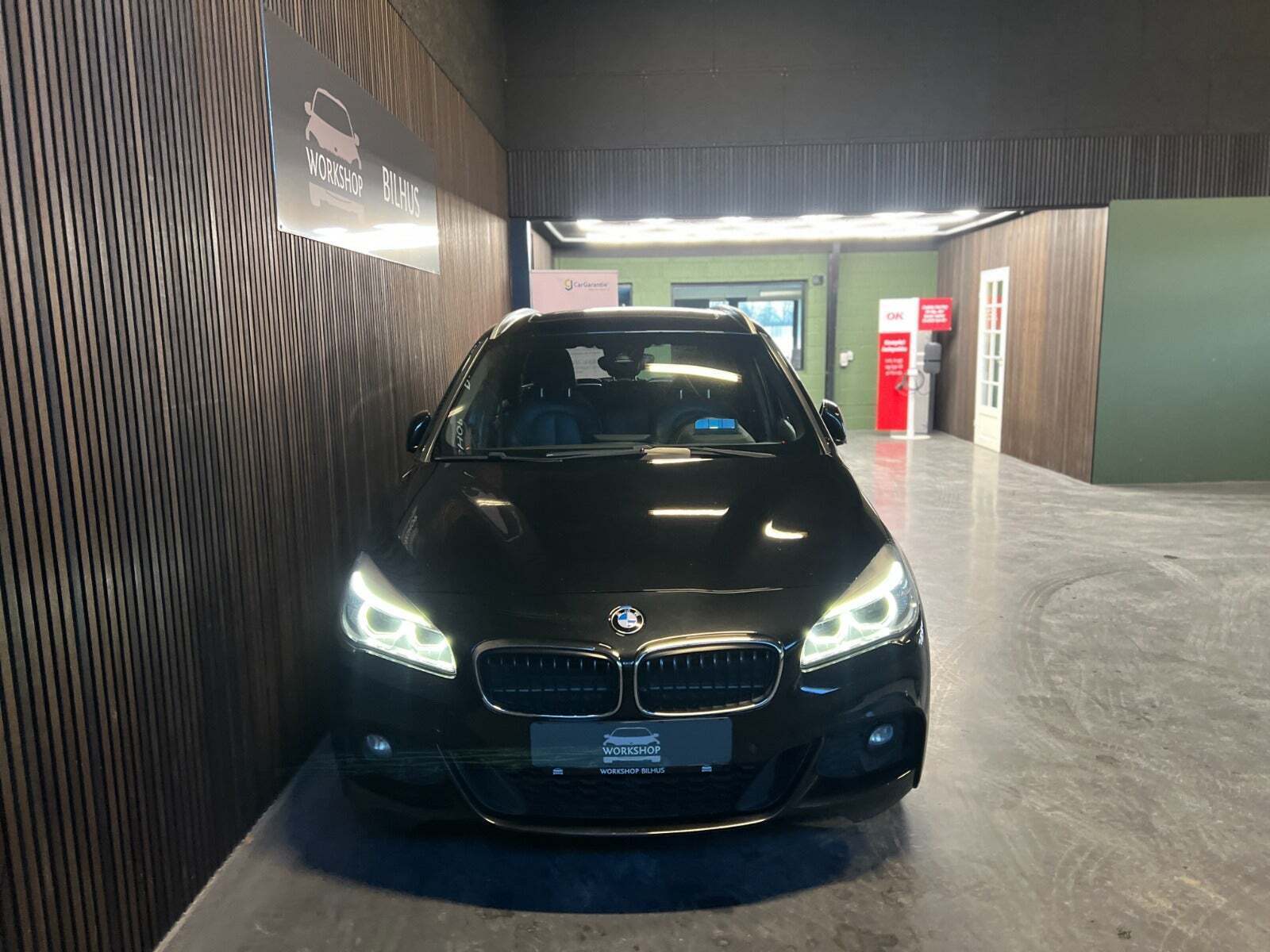 Sort BMW 220d fra 2016