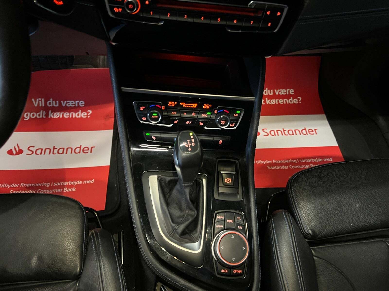 Sort BMW 220d fra 2016