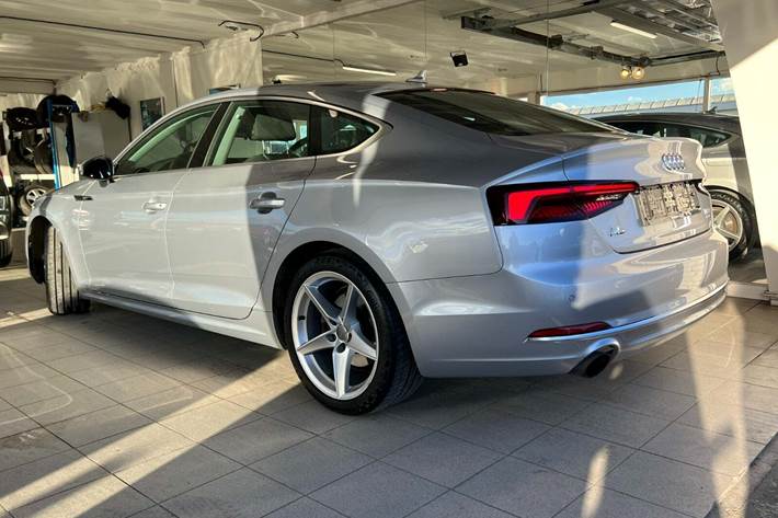 Sølv Audi A5 fra 2018
