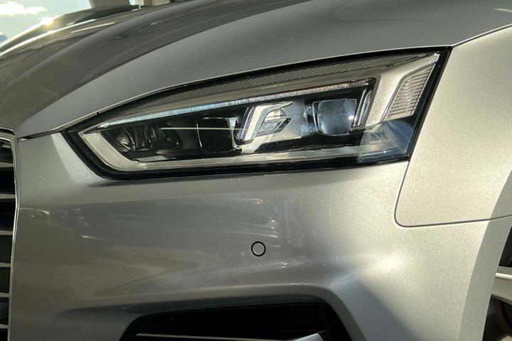 Sølv Audi A5 fra 2018