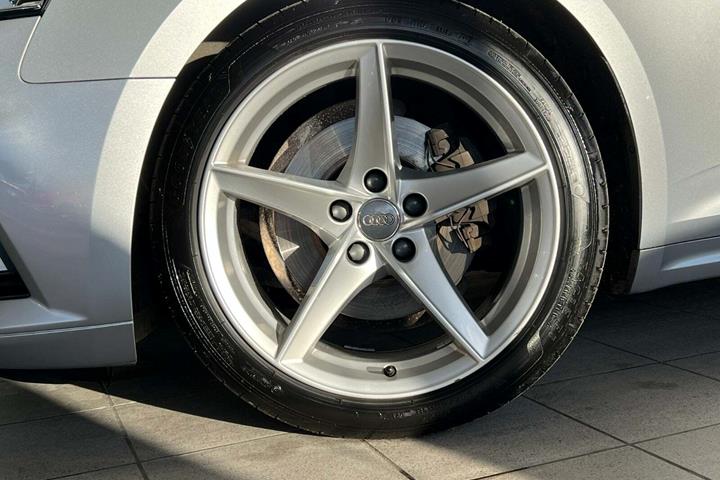 Sølv Audi A5 fra 2018