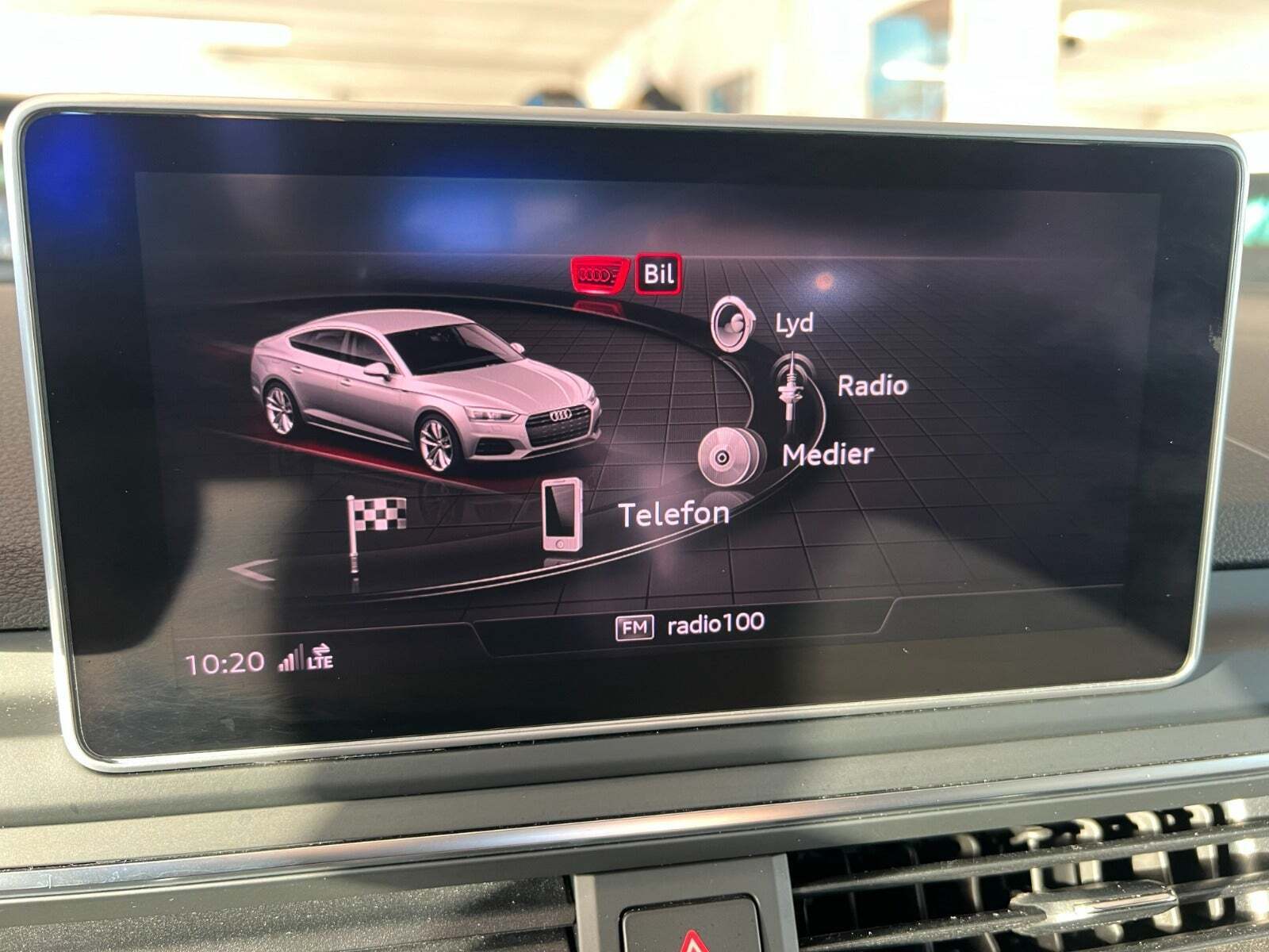 Sølv Audi A5 fra 2018