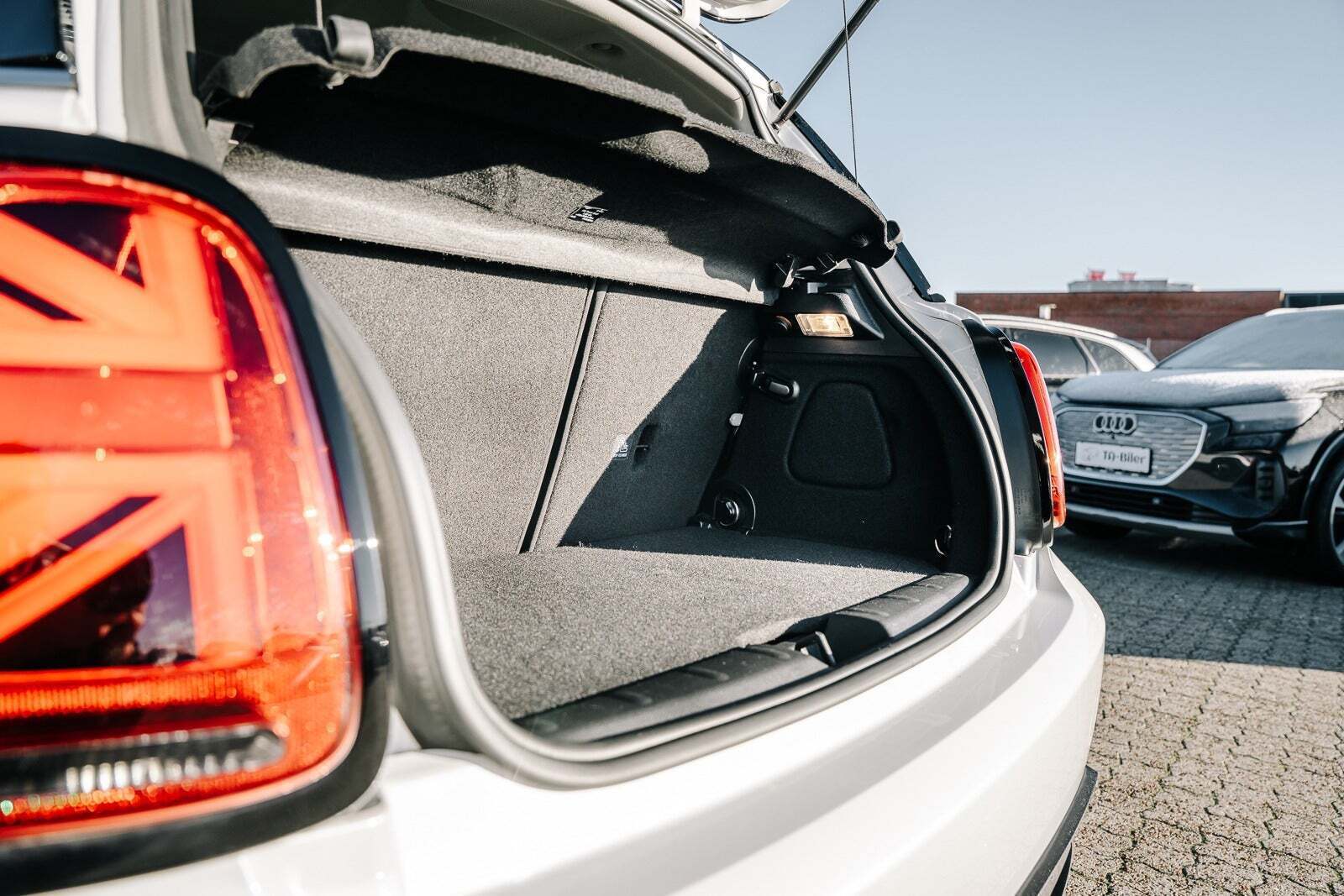 Hvid Mini Cooper SE fra 2023