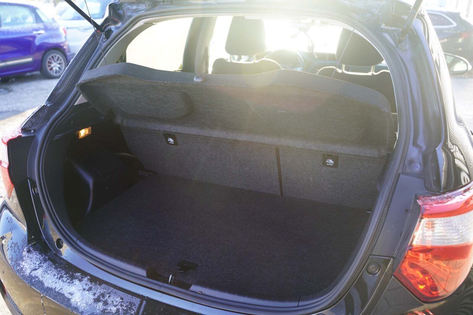 Sort Toyota Yaris fra 2020