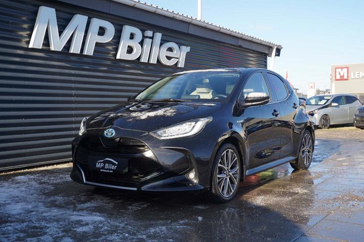 Sort Toyota Yaris fra 2020 set udefra