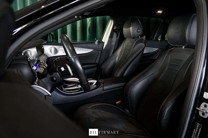 Sort Mercedes E300 de fra 2019