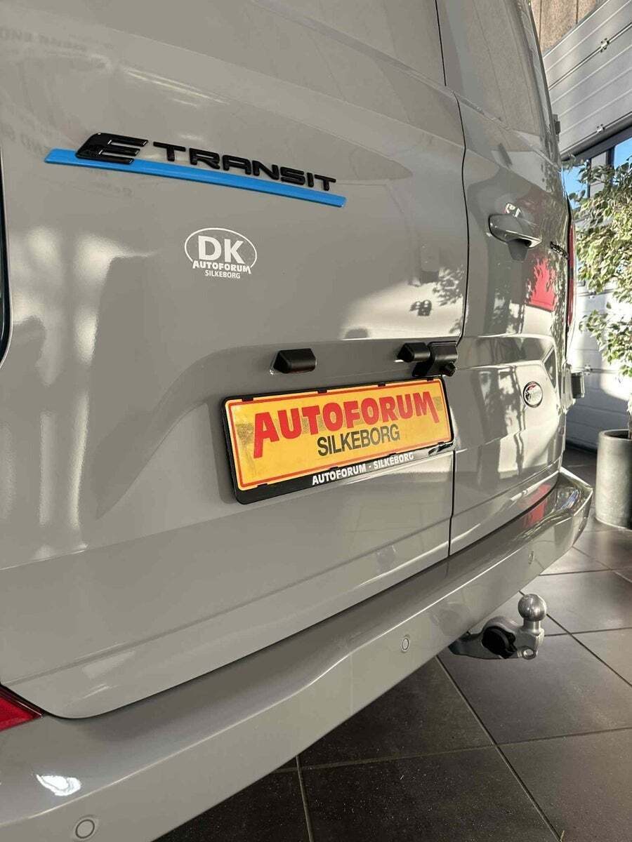 Grå Ford E-Transit Custom 340L fra 2025