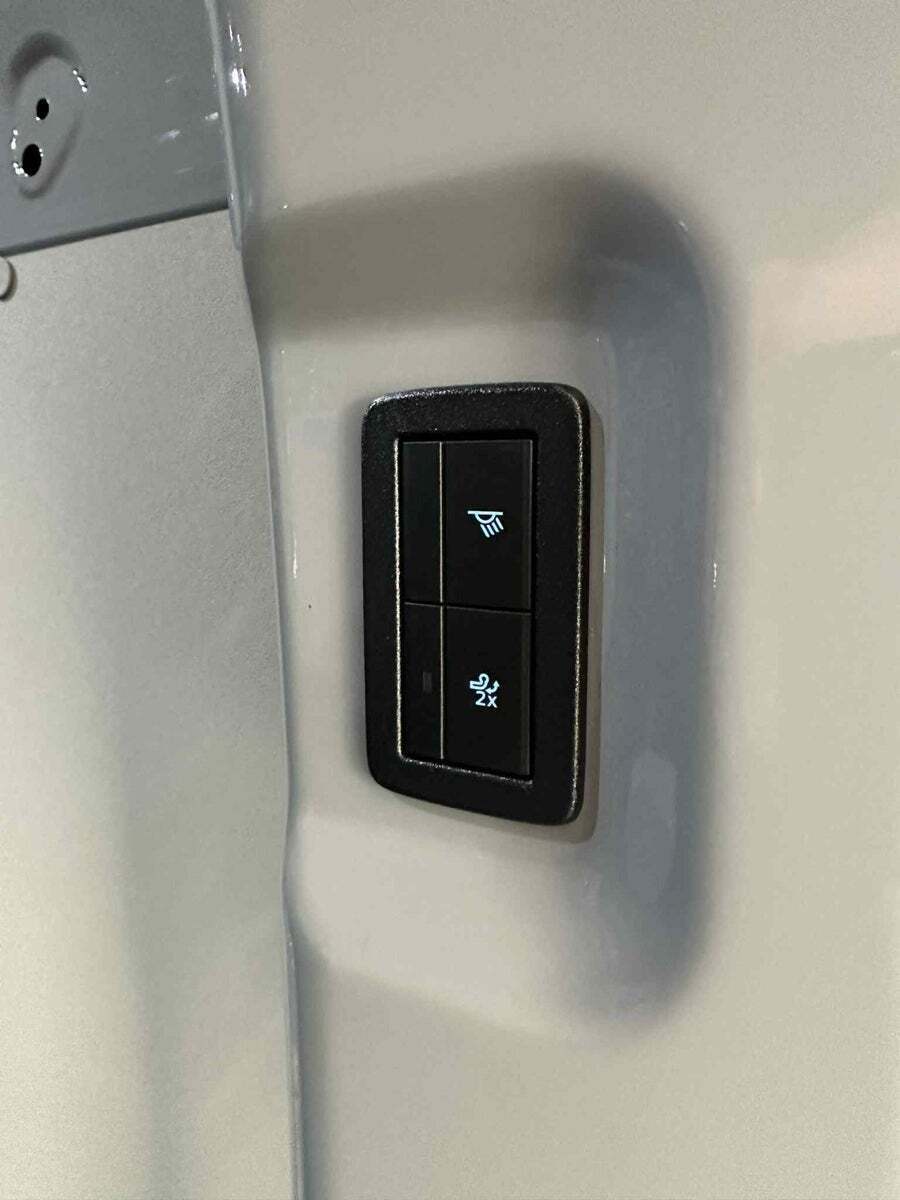 Grå Ford E-Transit Custom 340L fra 2025