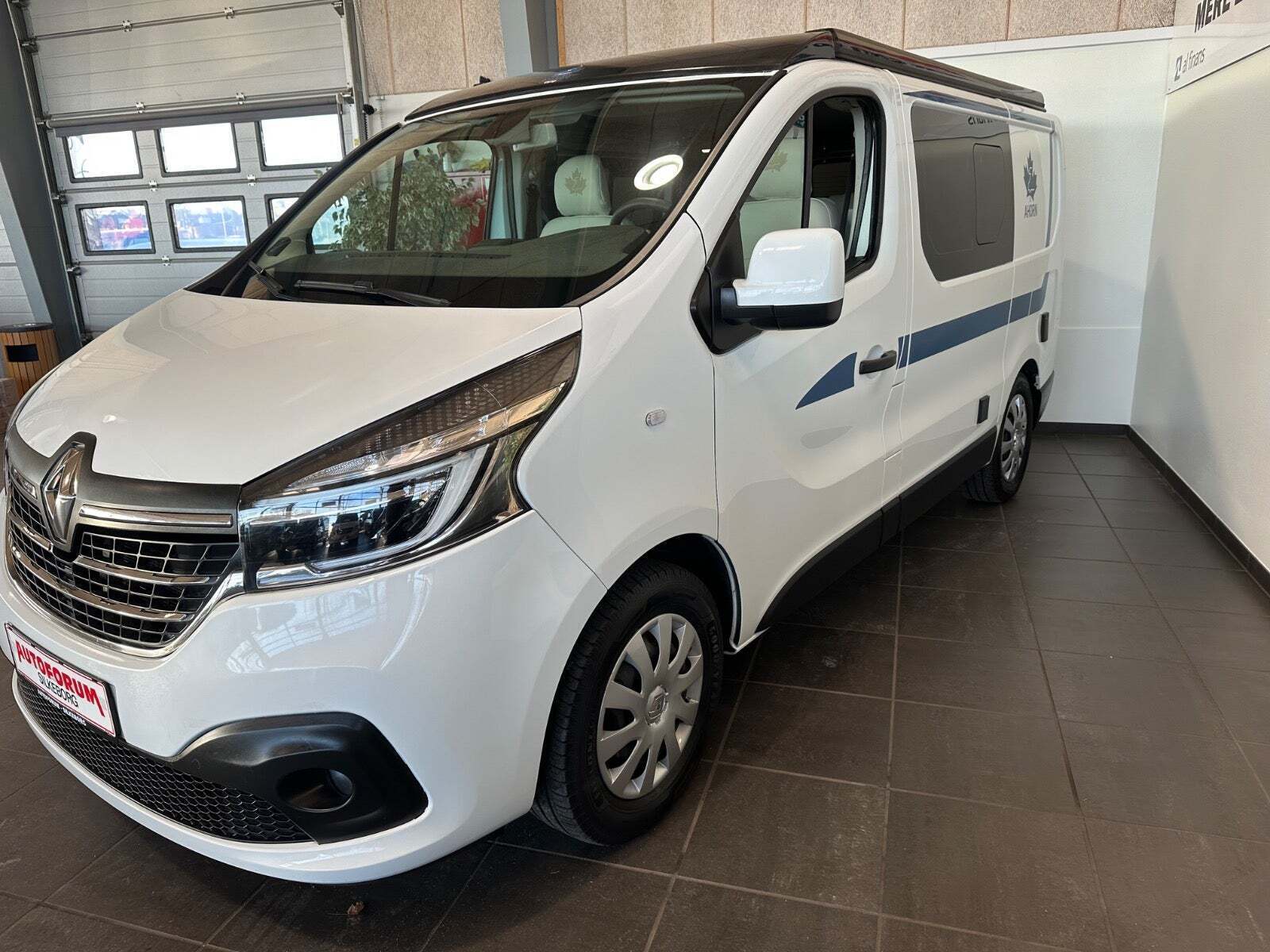 Hvid Renault Ahorn fra 2022 set udefra