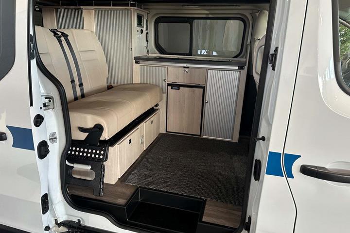 Hvid Renault Ahorn fra 2022 set indefra