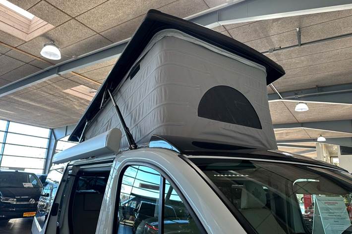 Hvid Renault Ahorn fra 2022 set udefra