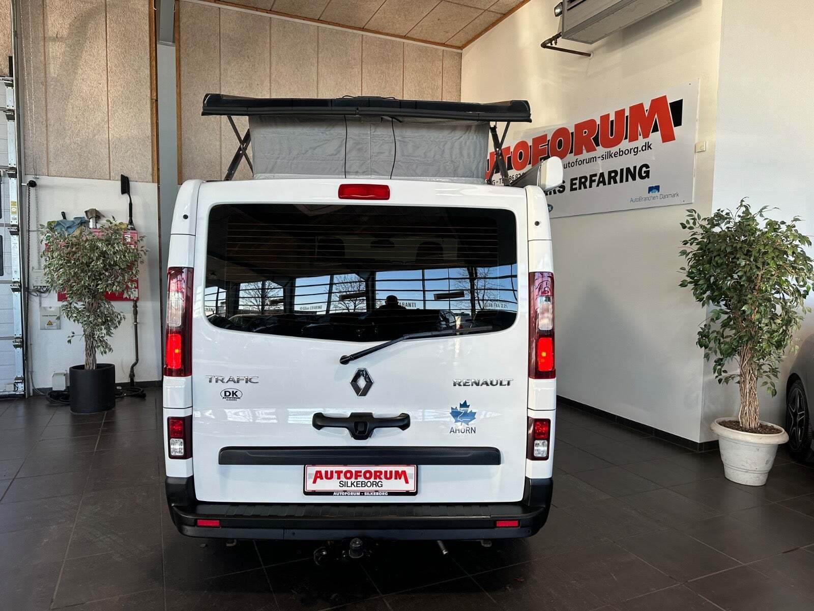Hvid Renault Ahorn fra 2022 set udefra