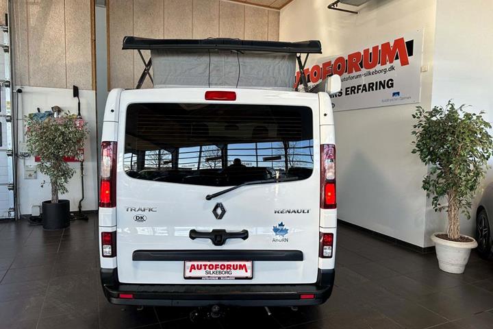 Hvid Renault Ahorn fra 2022 set udefra