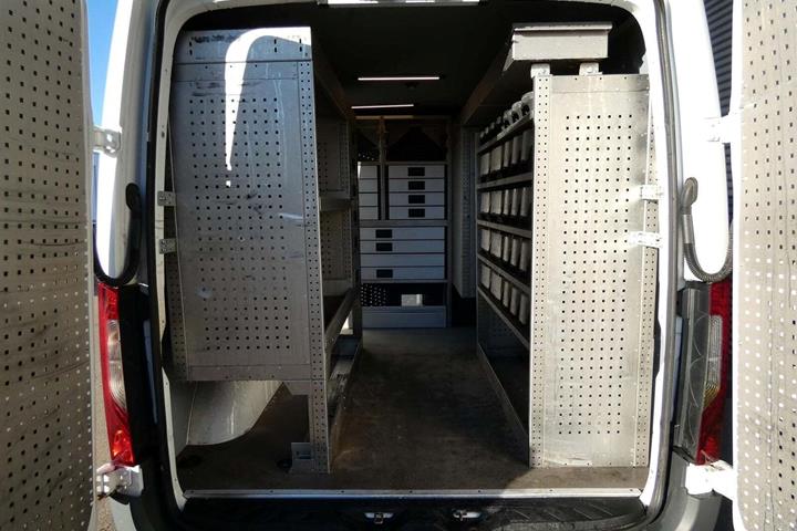 Hvid Mercedes Sprinter 316 fra 2020 set udefra