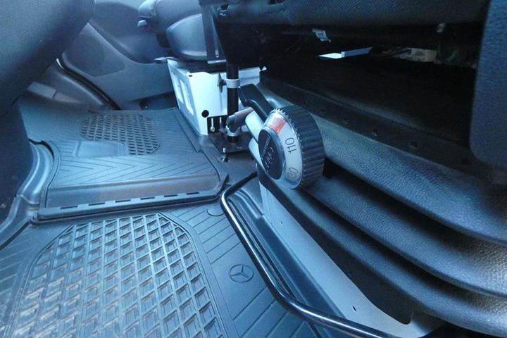 Hvid Mercedes Sprinter 316 fra 2020 set indefra