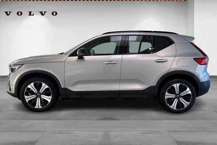 Sølv Volvo XC40 fra 2023