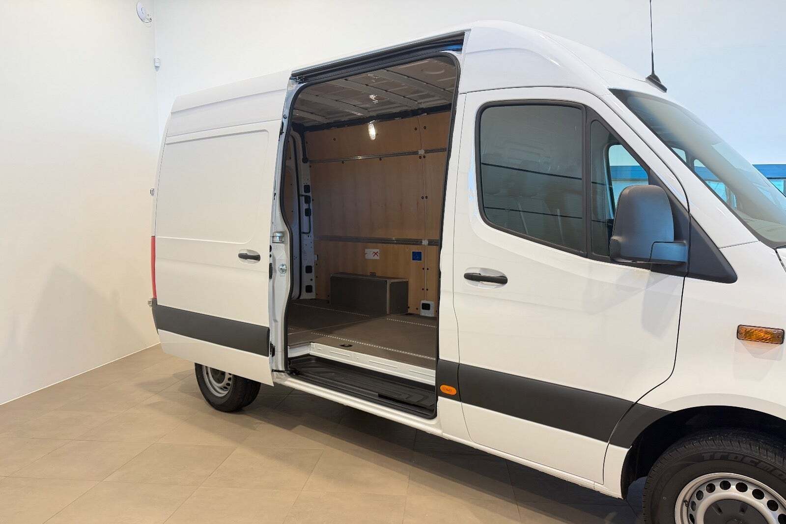 Mercedes Sprinter 317 2,0 CDi A2 Kassevogn aut. RWD